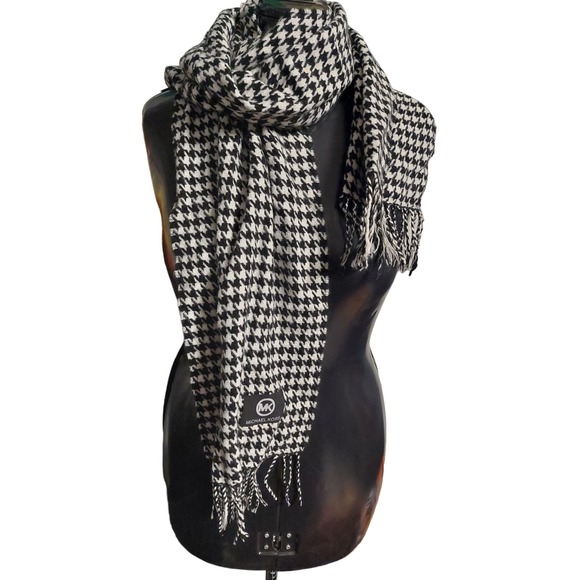 Michael Kors Accessories - Michael Kors Scarf Black and White Print Pattern